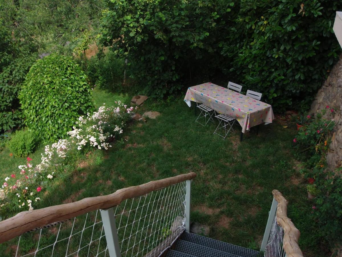 Saint-Hilaire  Le Vallon D'Armandine, Gite Ecologique Auvergne المظهر الخارجي الصورة