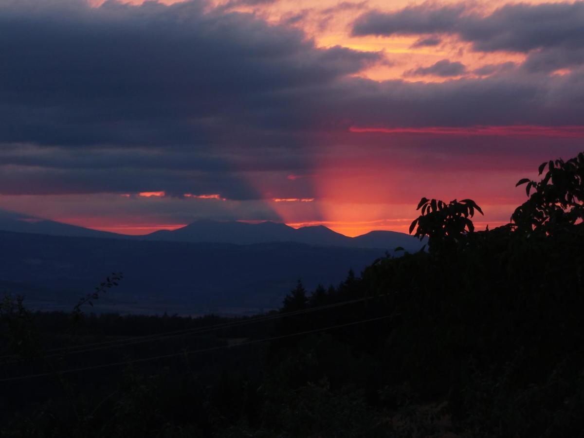 Saint-Hilaire  Le Vallon D'Armandine, Gite Ecologique Auvergne المظهر الخارجي الصورة
